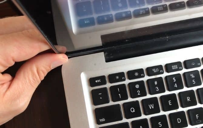 Can I Tighten a MacBook Pro Hinge By Myself