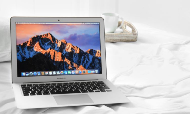 В каком году был впервые представлен MacBook Air