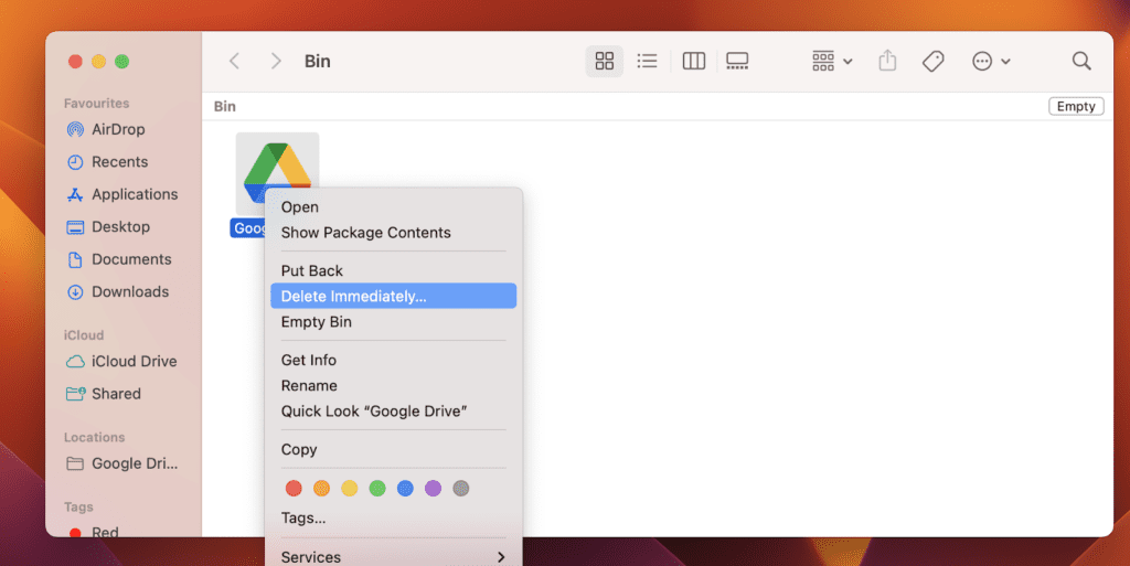 откройте корзину и щелкните правой кнопкой мыши папку Google Диска. Выберите Удалить немедленно… для окончательного удаления.